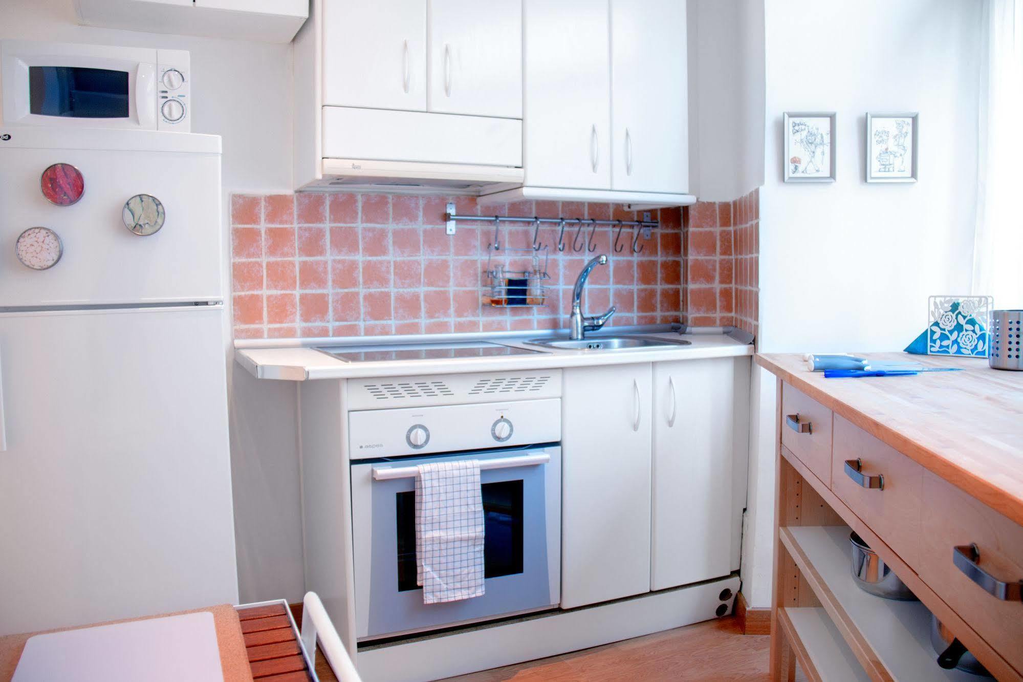 מדריד Lollipop Flats City Centre Deluxe Suite מראה חיצוני תמונה